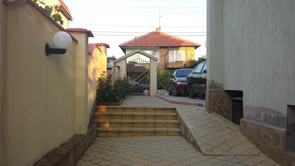 Guest House Markovi Равда Экстерьер фото
